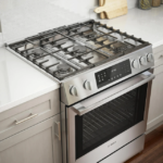 Bosch 800 Series Gas Slide-in Range - Image 4